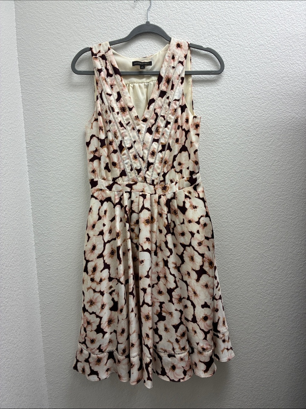 Banana Republic Factory Cream Floral V-Neck Midi Dress with Brown Accents